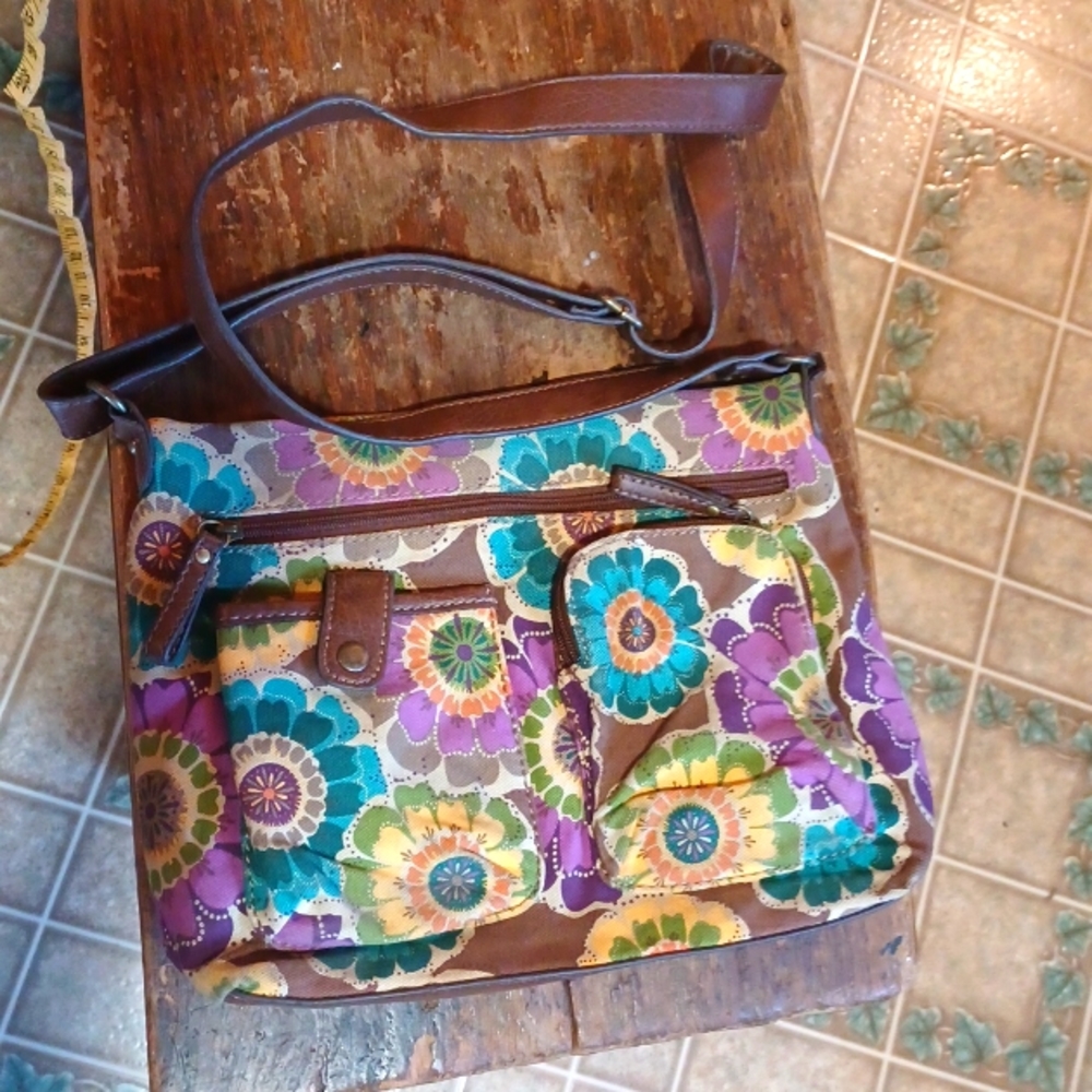 Beautiful Relic crossbody purse